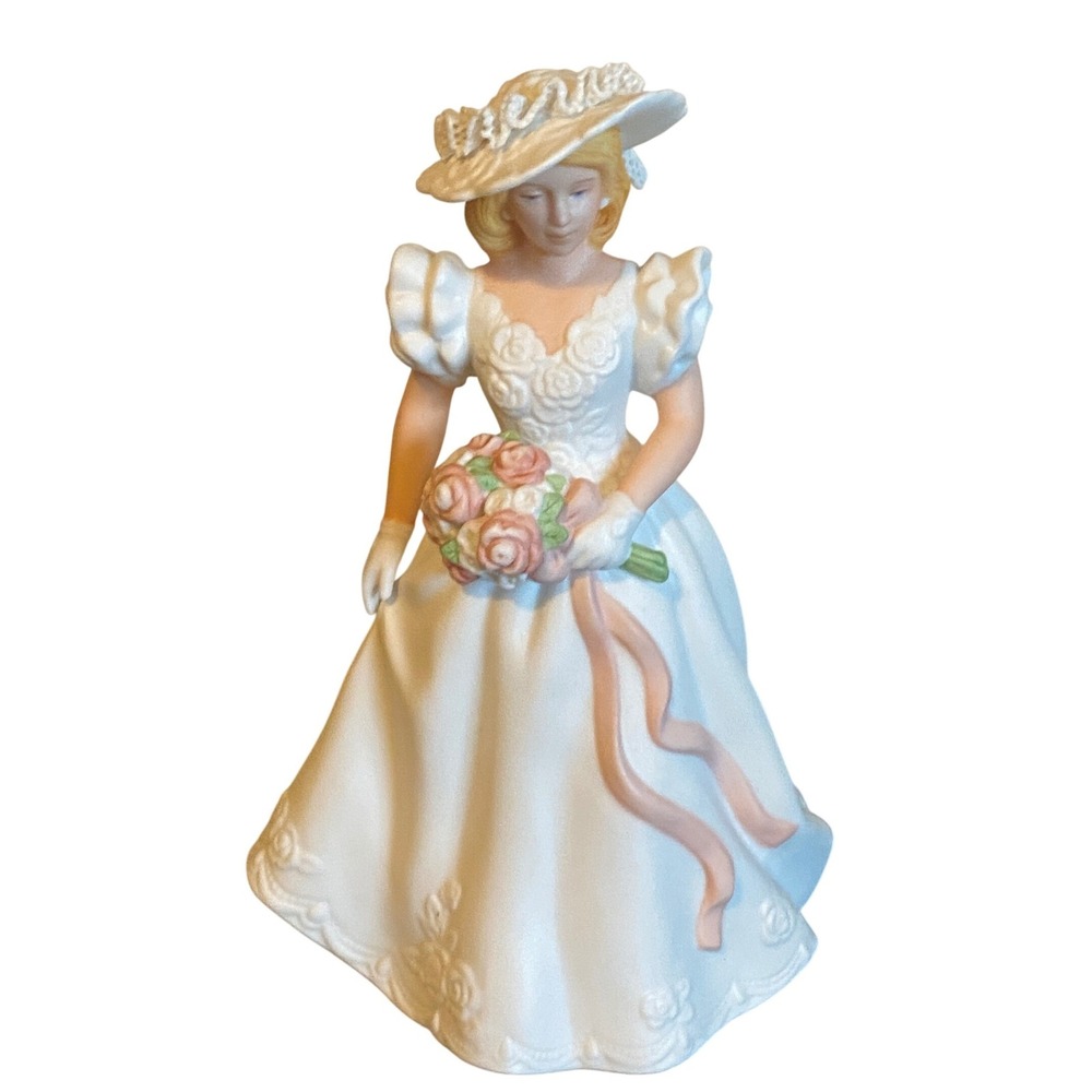 Vintage 1986 Avon Summer Bride Fine Porcelain Figurine Hand Painted Decor